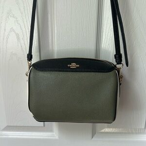 Coach cross body 8x5x4
